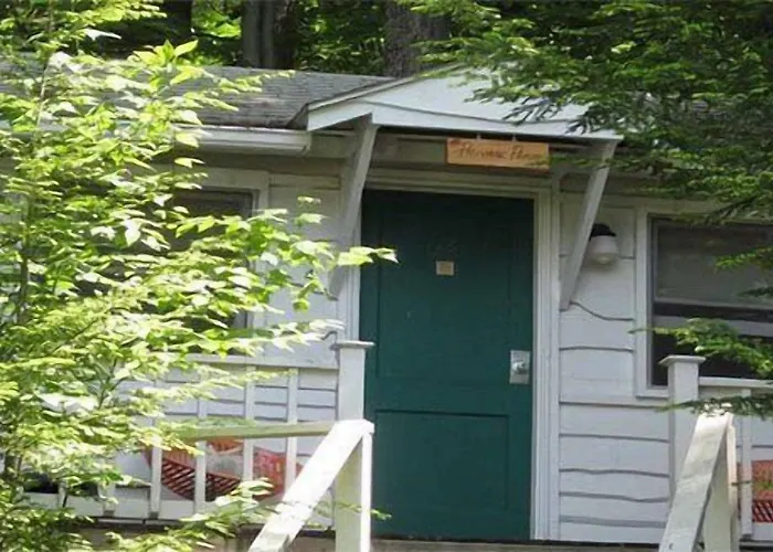 Brookside Motel & Cabins