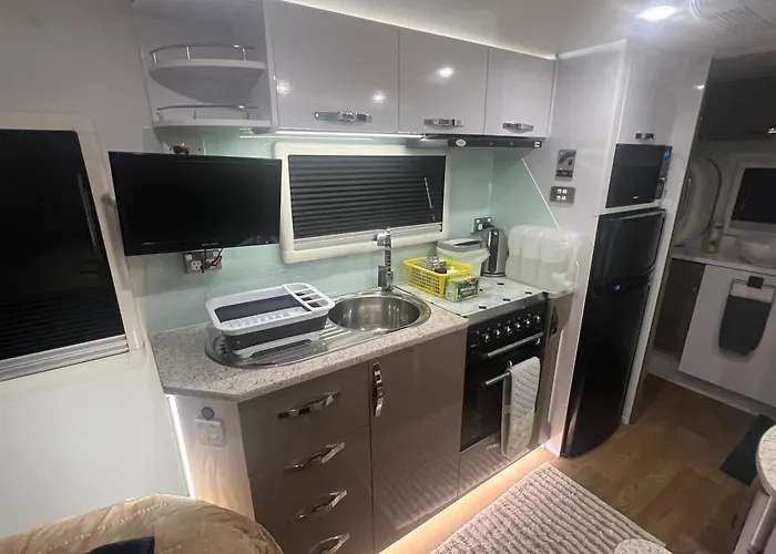 Gympie Luxury Caravan With Ensuite Bathroom