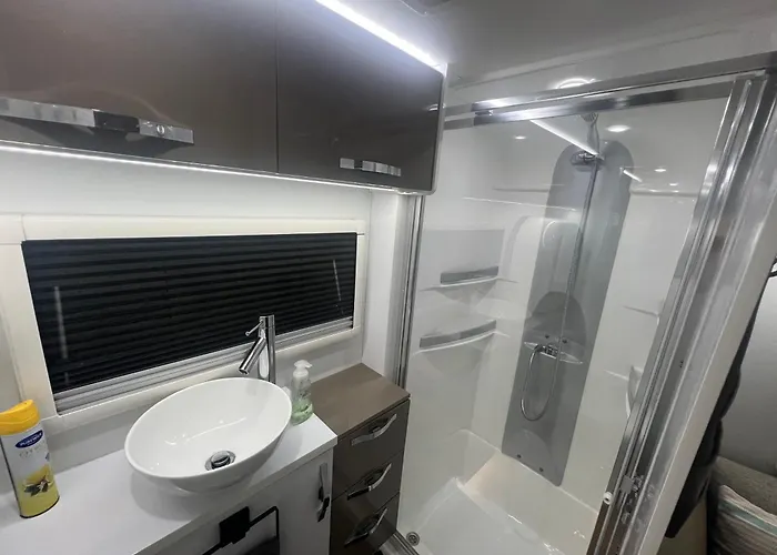 Gympie Luxury Caravan With Ensuite Bathroom