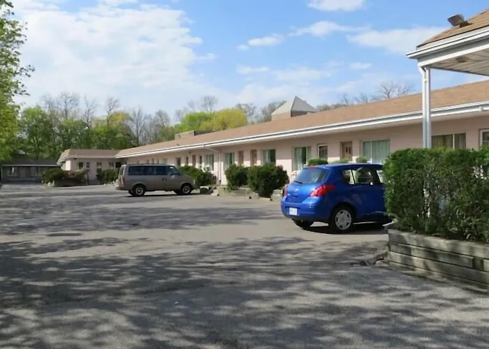 Clarkson Village Motel, 1815 Lakeshore Rd West Mississauga