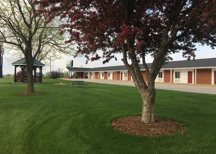 Crest Country Inn