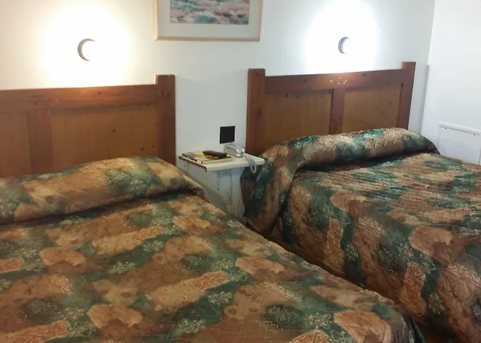 Pleasant Manor Motel