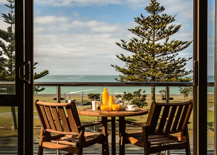 Pebble Beach Motor Inn
