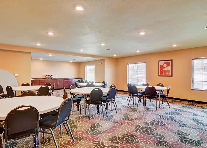 Cobblestone Hotel & Suites - Punxsutawney