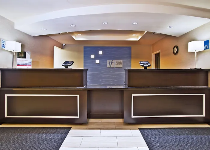 Holiday Inn Express & Suites Springfield By Ihg