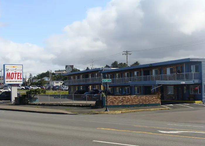 Seven Seas Inn & Suites