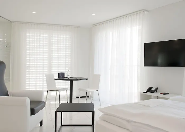 Residence Thessoni Home Zurich -Self Checkin -No Restaurants-Short&Longstay