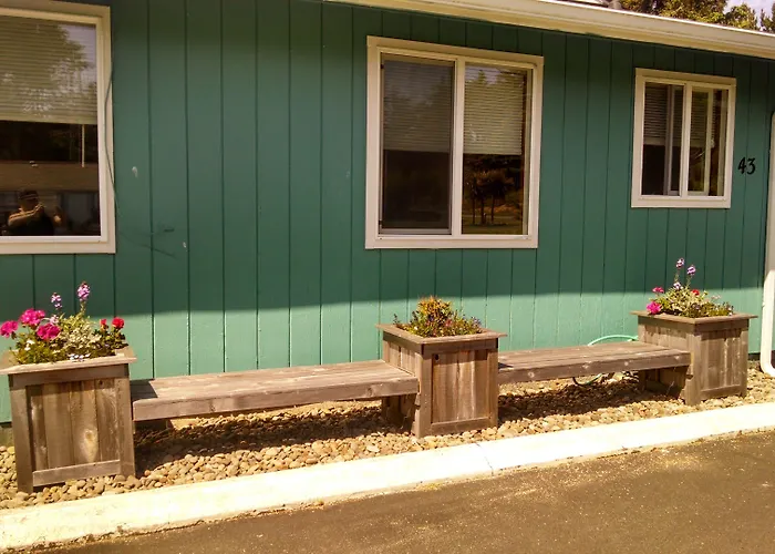 Silver Surf Motel