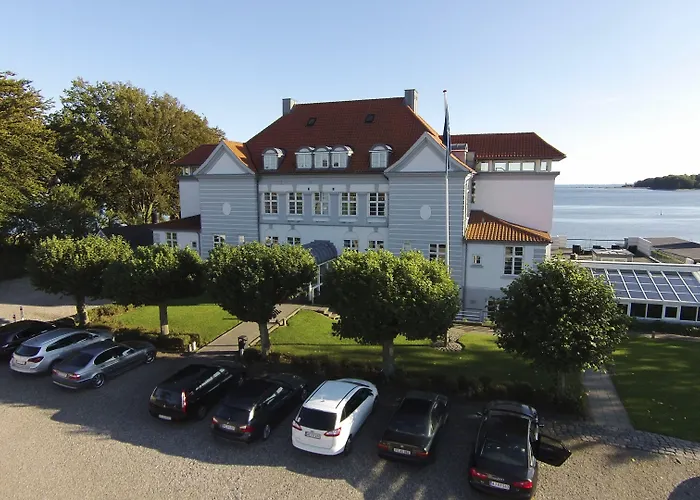 Sixtus Sinatur Hotel & Konference