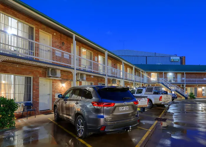Hamilton Henry Parkes Motor Inn