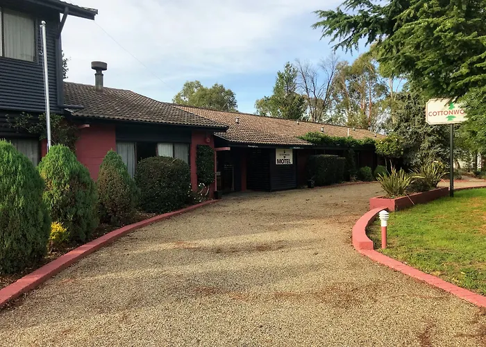 Cottonwood Lodge