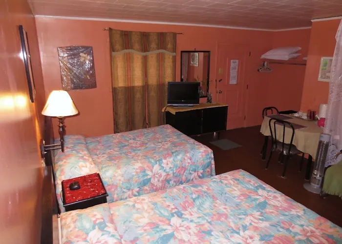 Four Seasons Motel