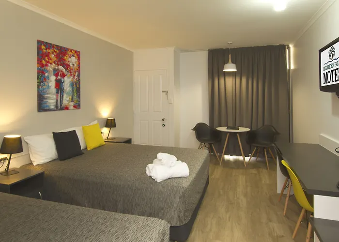 Glenmore Palms Motel