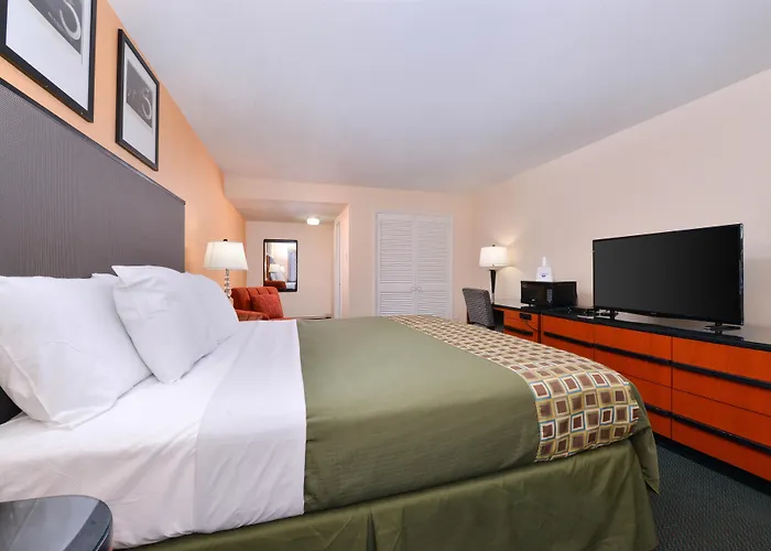 Media Inn & Suites