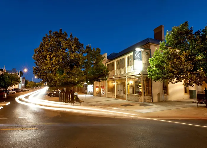Cobb & Co Court Boutique Hotel