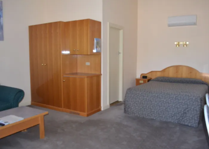 Glenelg Motel