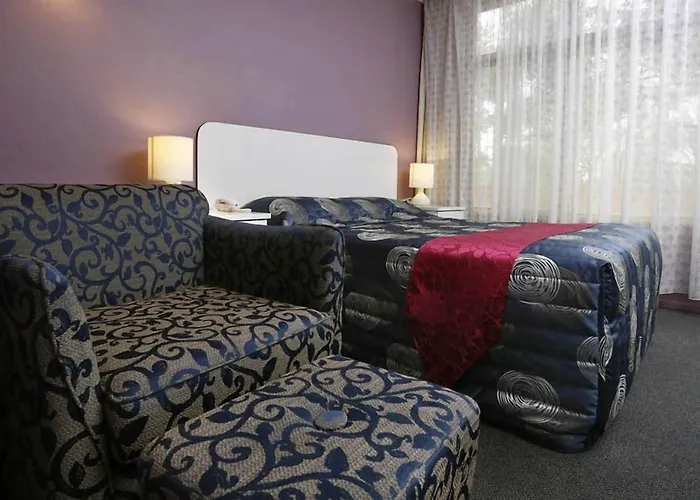 Silver Oaks Motel