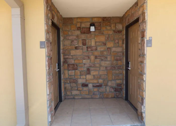 West Worth Inn & Suites White Settlement