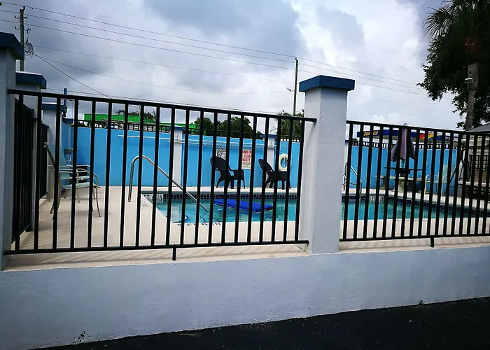 Merida Inn & Suites
