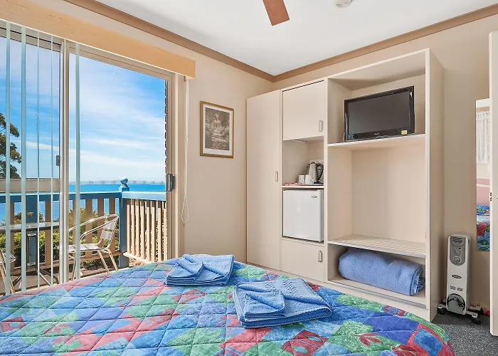 Amos House & Swansea Ocean Villas