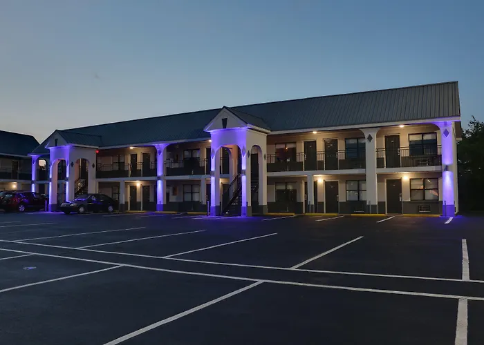 Travelodge By Wyndham Calhoun South I-75