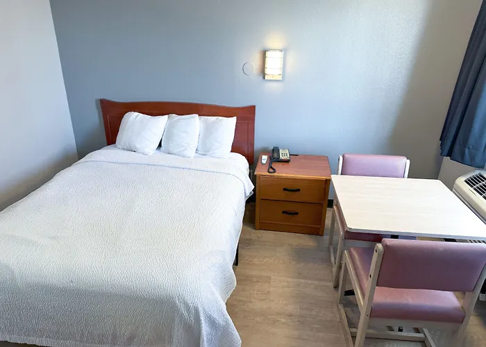 Super 7 Motel