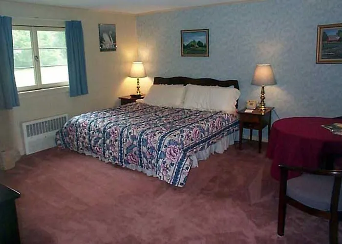 The Chalet Motel