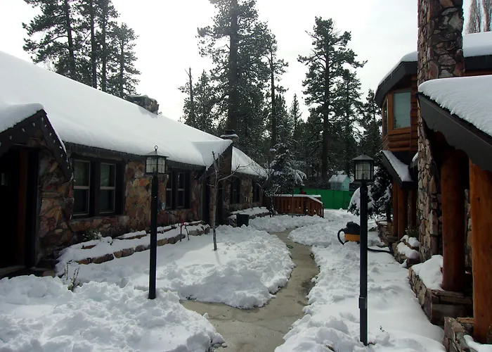 Embers Lodge & Cabins