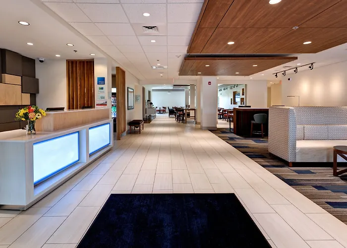 Holiday Inn Express & Suites Manhattan By Ihg