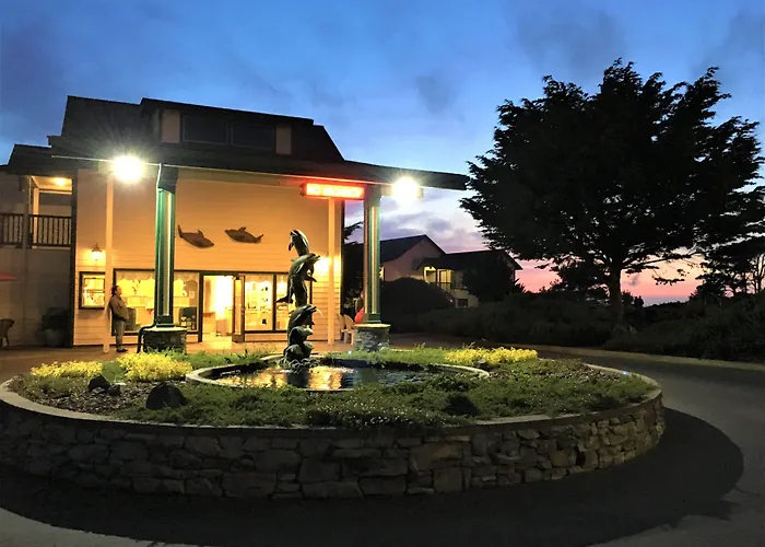 Emerald Dolphin Inn & Mini Golf