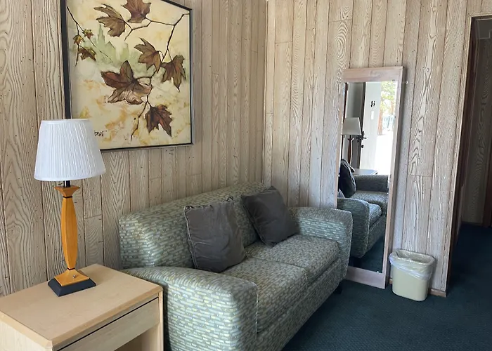 Saddle & Surrey Motel