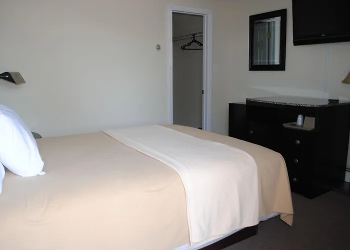 Shore Point Motel