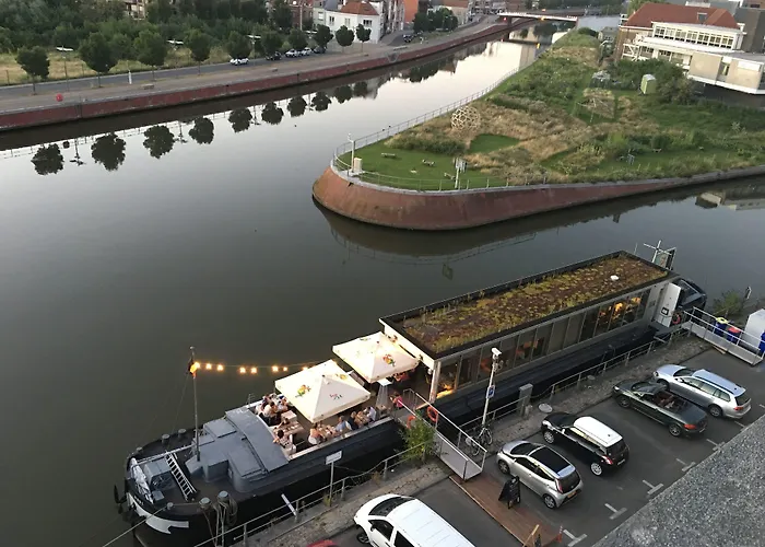 Hotel Restaurant Brasserie Feestzaal Ahoi, Kortrijk