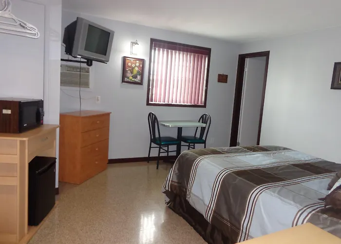 Happy Motel