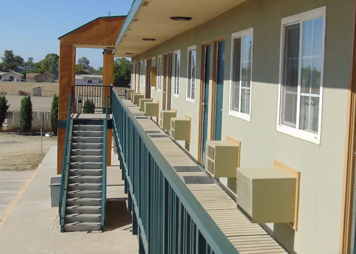 Corcoran Country Inn