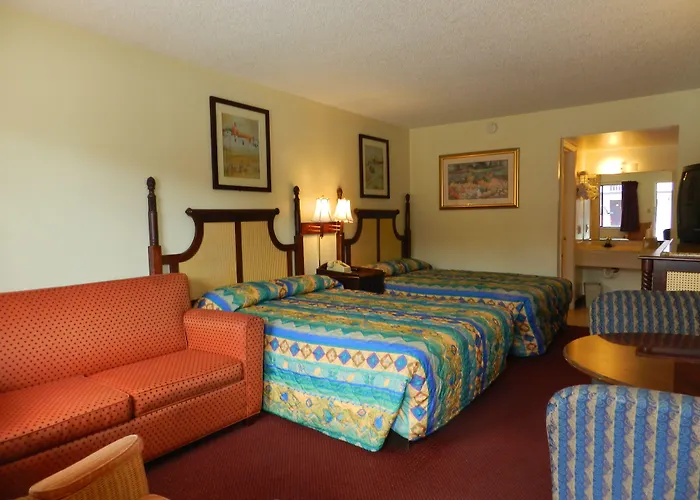 Maple Leaf Inn & Suites