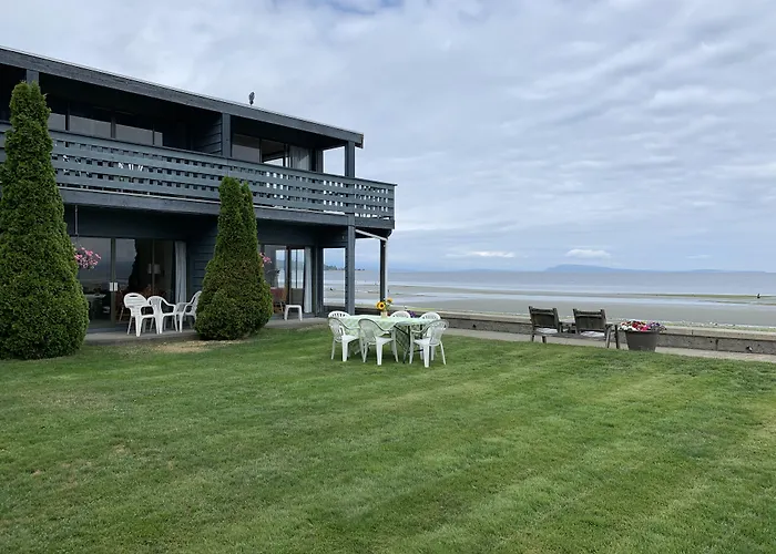 Sand Pebbles Inn