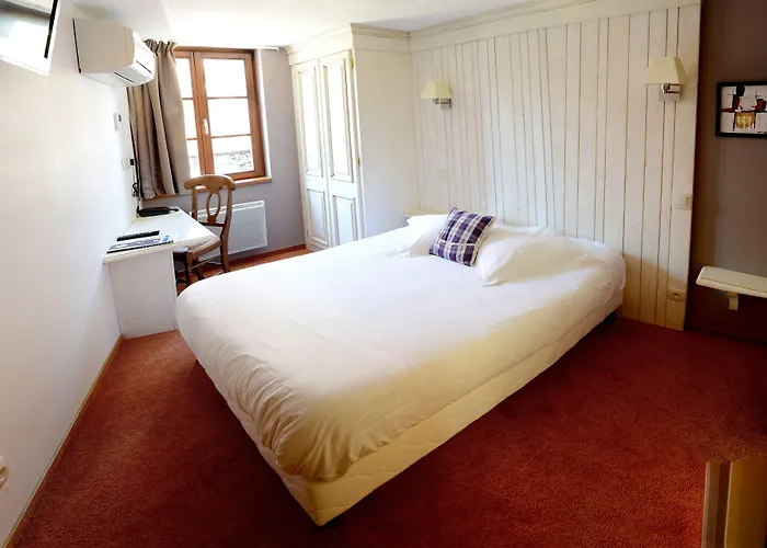 Logis Hotel De La Cloche