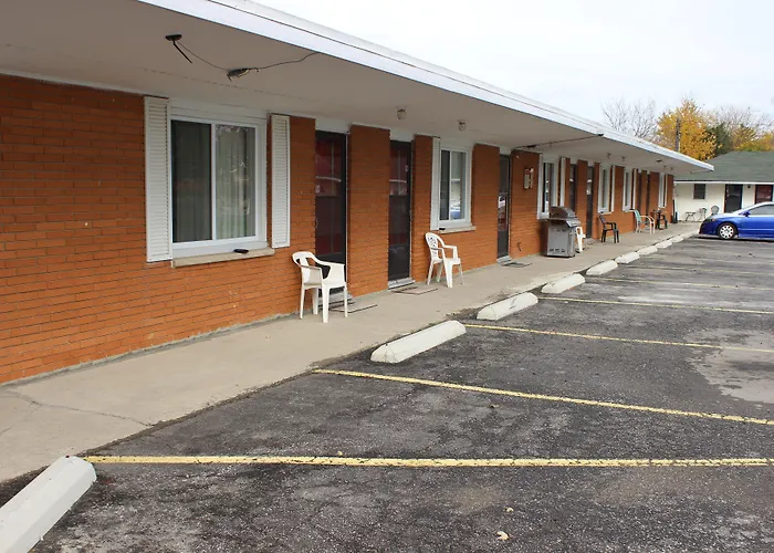 Colonial Motel