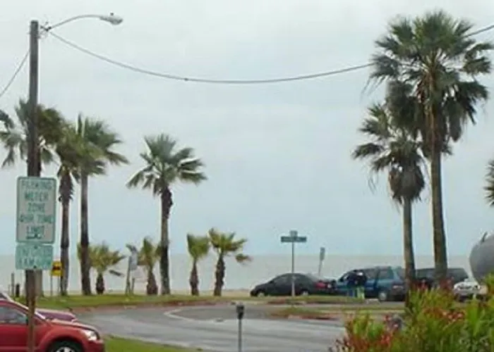 Regency Inn Motel By The Beach