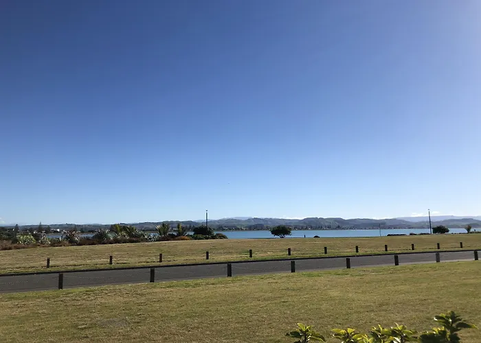 East Pier Hotel