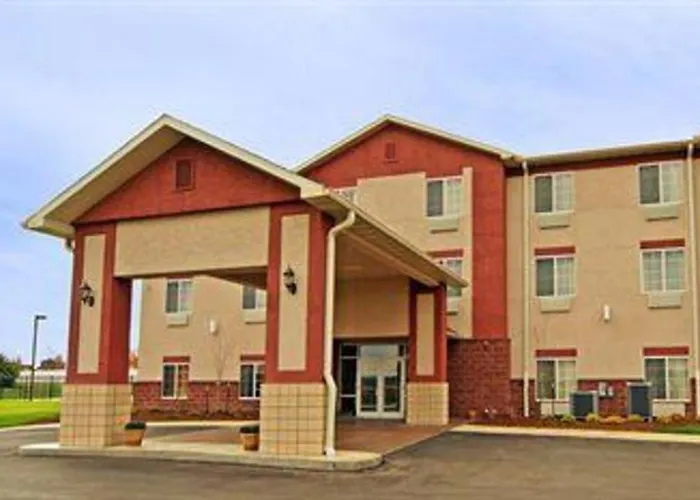 Paola Inn And Suites