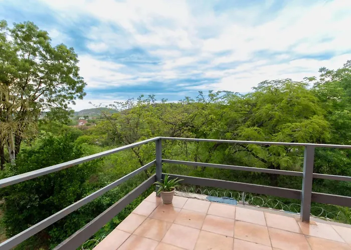Woodpecker'S Guest House