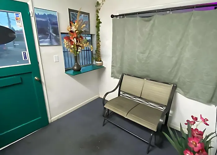 Tacoma Center Motel