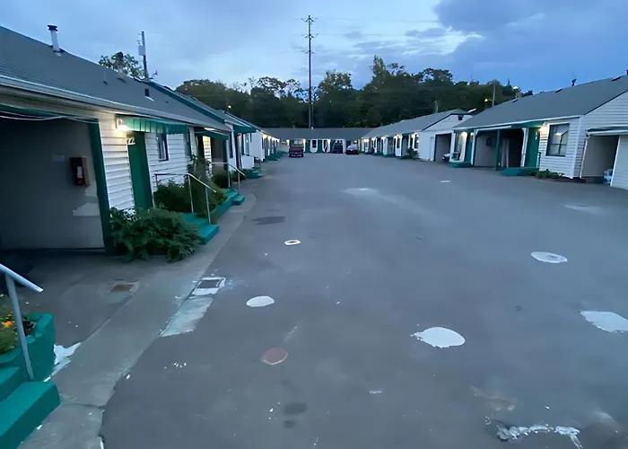 Tacoma Center Motel