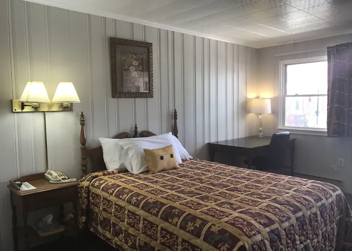 The Lancaster Motel By Oyo Ronks Near Paradise