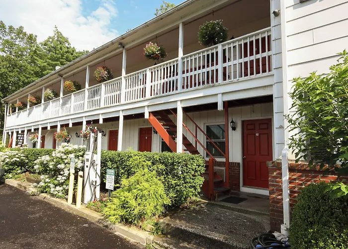 Chatham Travel Lodge