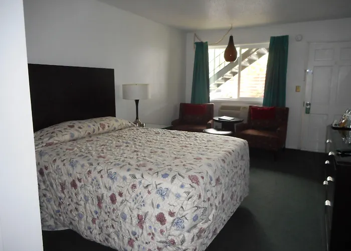 Cougar Land Motel