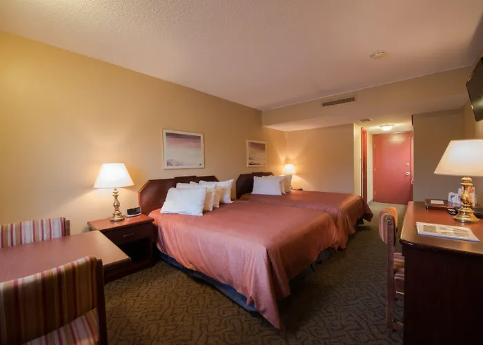 Travelodge By Wyndham Winnipeg Airport West