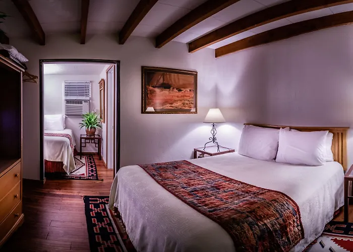 Stone Lizard Lodge